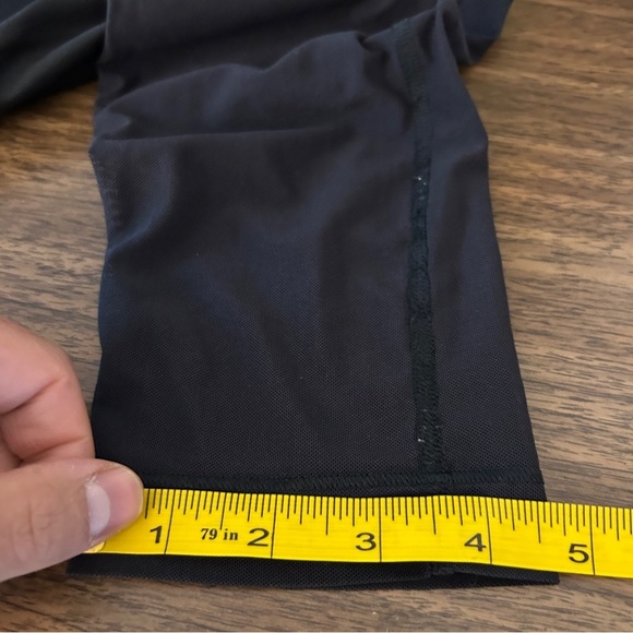 💕 Under armour cropped Black Compression Leggings L - Picture 8 of 8